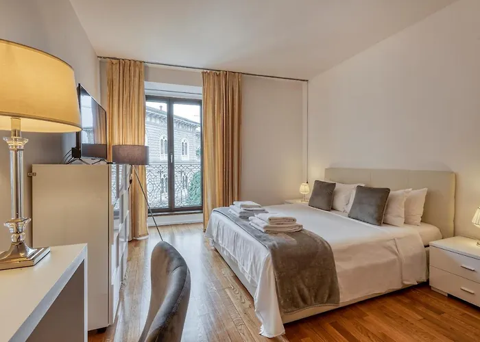 Royal - Centro Duomo Apartment *